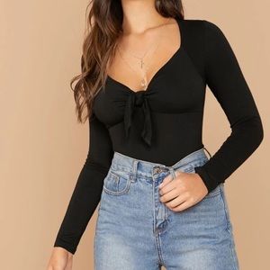 Tie front form fitting tee. S
